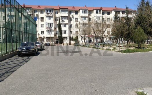 3 Room Old Apartment for Sale in Baku