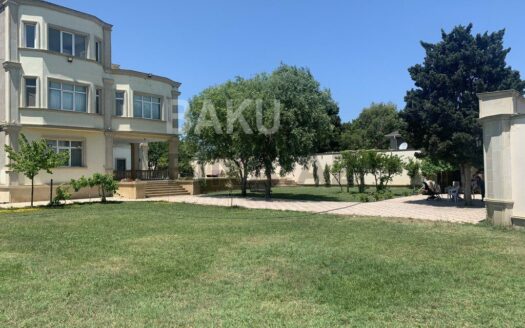 10 Room House / Villa for Sale in Baku