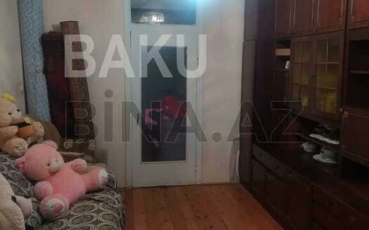 3 Room Old Apartment for Sale in Khirdalan