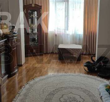 3 Room Old Apartment for Sale in Baku