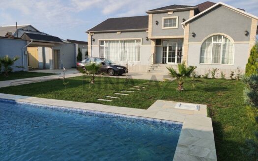 4 Room House / Villa for Sale in Baku