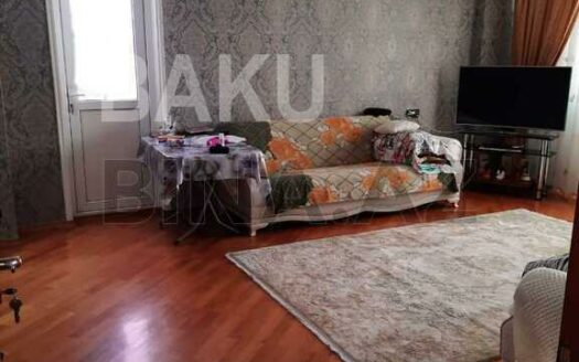 2 Rooms Old Apartment for Sale in Baku