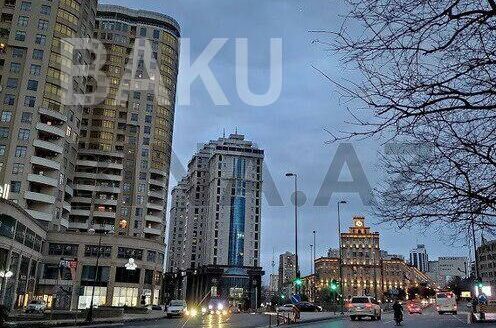 3 Room Old Apartment for Sale in Baku