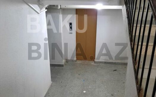 2 Rooms Old Apartment for Sale in Baku