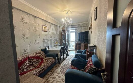 3 Room Old Apartment for Sale in Baku