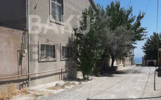 8 Room House / Villa for Sale in Baku