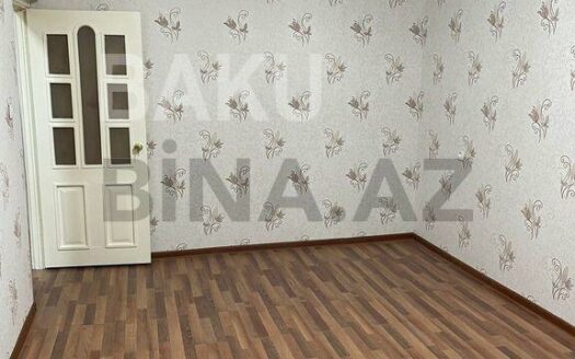 3 Room Old Apartment for Sale in Baku