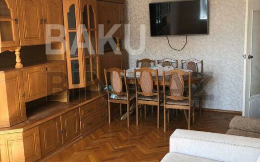 3 Room Old Apartment for Sale in Baku