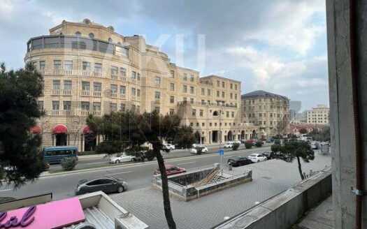 1 Room Old Apartment for Sale in Baku