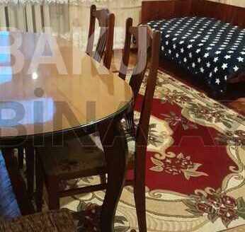 3 Room Old Apartment for Sale in Baku