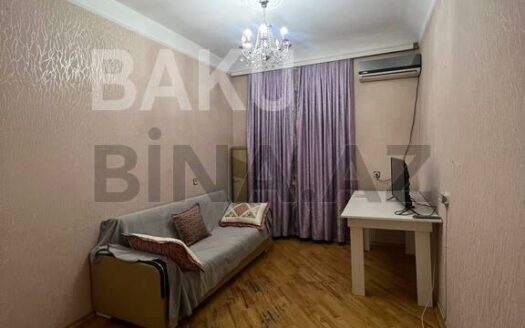 2 Rooms Old Apartment for Sale in Baku