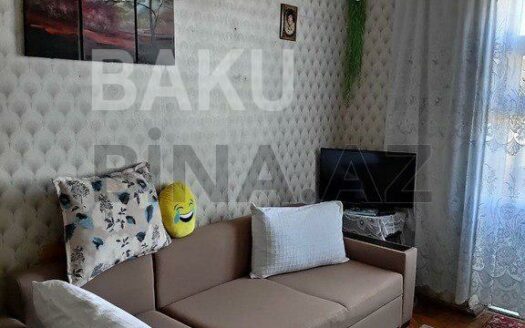 3 Room Old Apartment for Sale in Baku