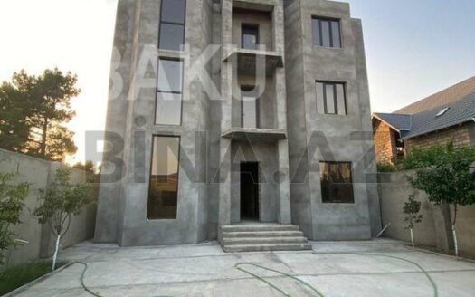 10 Room House / Villa for Sale in Baku