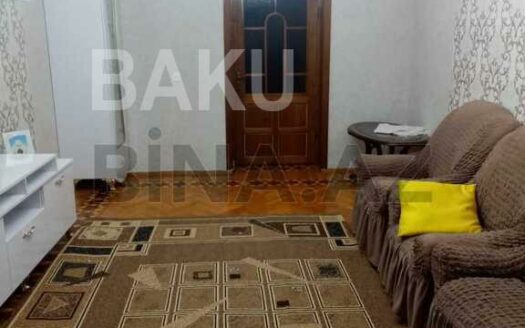 3 Room Old Apartment for Sale in Baku