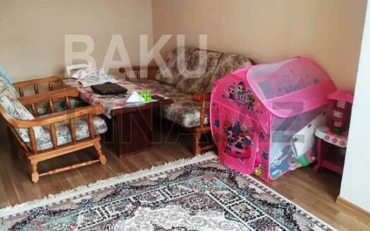 3 Room Old Apartment for Sale in Baku