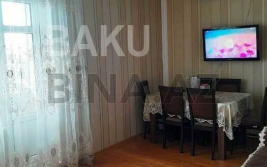 4 Room Old Apartment for Sale in Baku