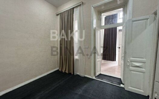 2 Rooms Old Apartment for Sale in Baku