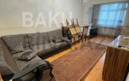 3 Room Old Apartment for Sale in Baku