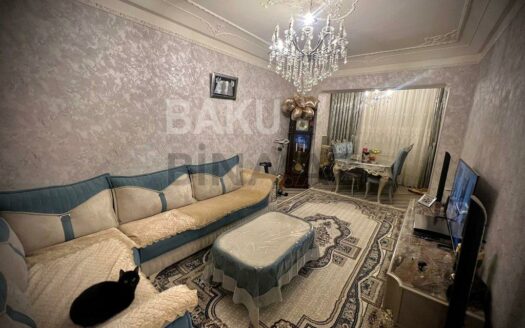 3 Room Old Apartment for Sale in Baku