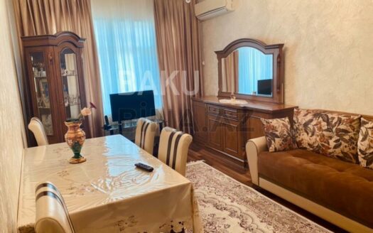 3 Room Old Apartment for Sale in Baku