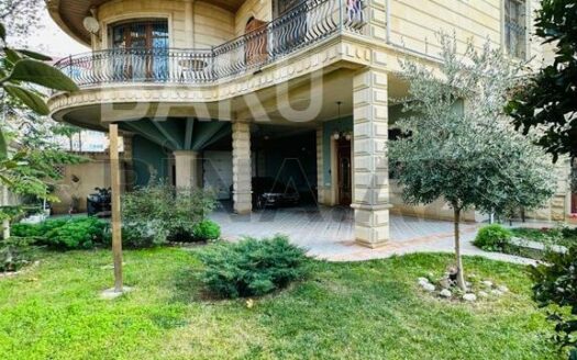 8 Room House / Villa for Sale in Baku