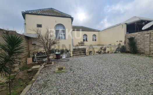 4 Room House / Villa for Sale in Baku