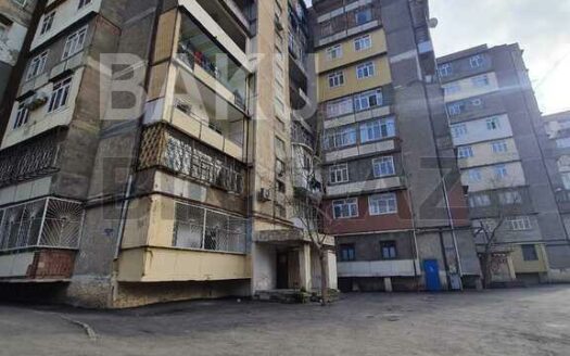 2 Rooms Old Apartment for Sale in Baku