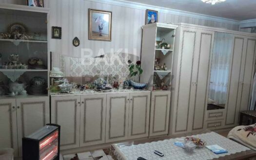 1 Room Old Apartment for Sale in Baku