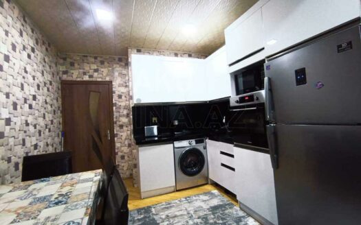 3 Room Old Apartment for Sale in Baku