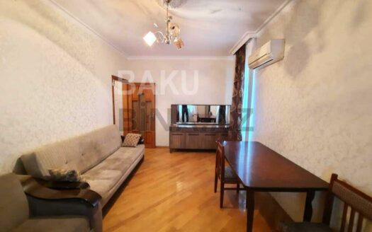 2 Rooms Old Apartment for Sale in Baku