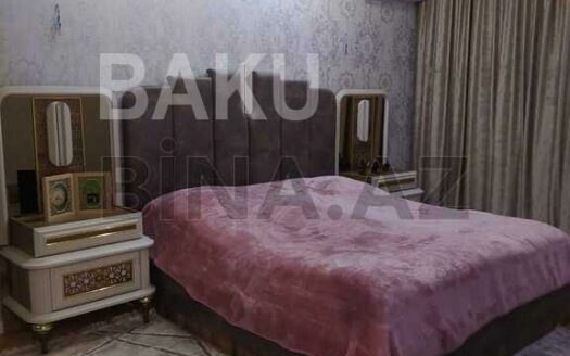 3 Room Old Apartment for Sale in Baku