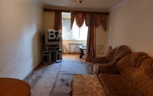 3 Room Old Apartment for Sale in Baku