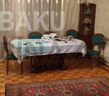 3 Room Old Apartment for Sale in Baku