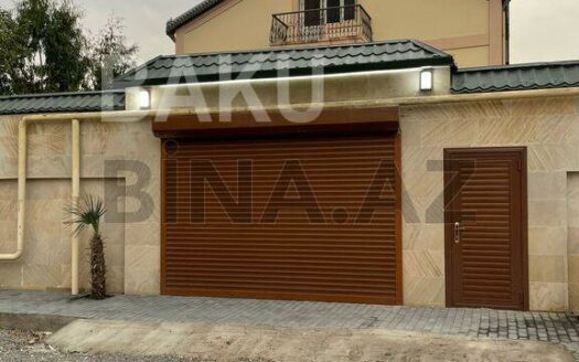 8 Room House / Villa for Sale in Baku