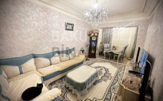 3 Room Old Apartment for Sale in Baku