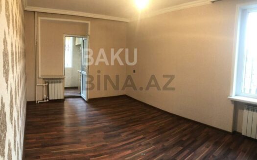 3 Room Old Apartment for Sale in Baku