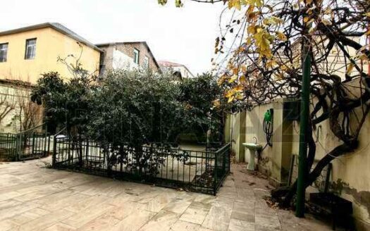 7 Room House / Villa for Sale in Baku