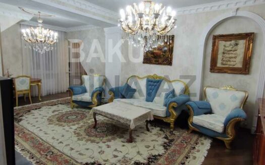 11-Room House / Villa for Sale in Baku