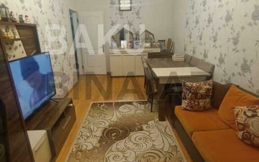 3 Room Old Apartment for Sale in Baku