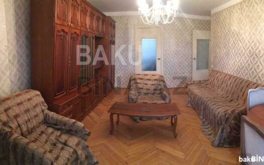 3 Room Old Apartment for Sale in Baku