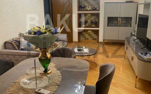 3 Room Old Apartment for Sale in Baku