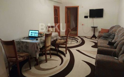 3 Room Old Apartment for Sale in Baku