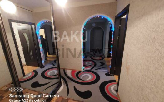 5-Room Old Apartment for Sale in Baku