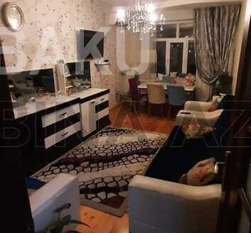 3 Room Old Apartment for Sale in Baku