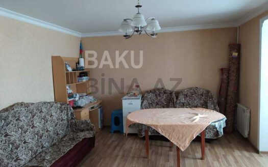 3 Room Old Apartment for Sale in Baku