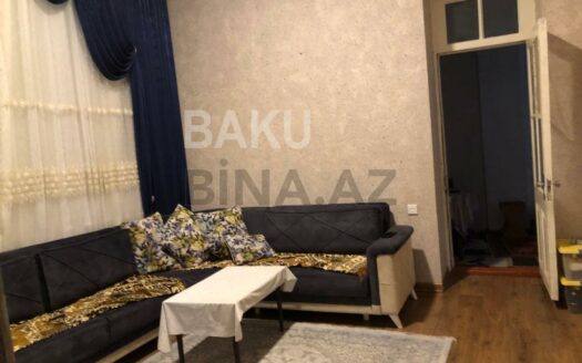 7-Room Old Apartment for Sale in Baku