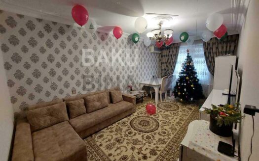 3 Room Old Apartment for Sale in Baku