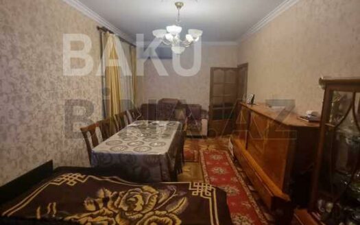 1 Room Old Apartment for Sale in Baku