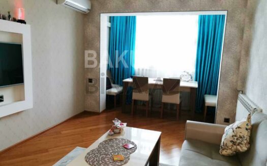 3 Room Old Apartment for Sale in Baku