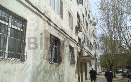 4 Room Old Apartment for Sale in Sumgait